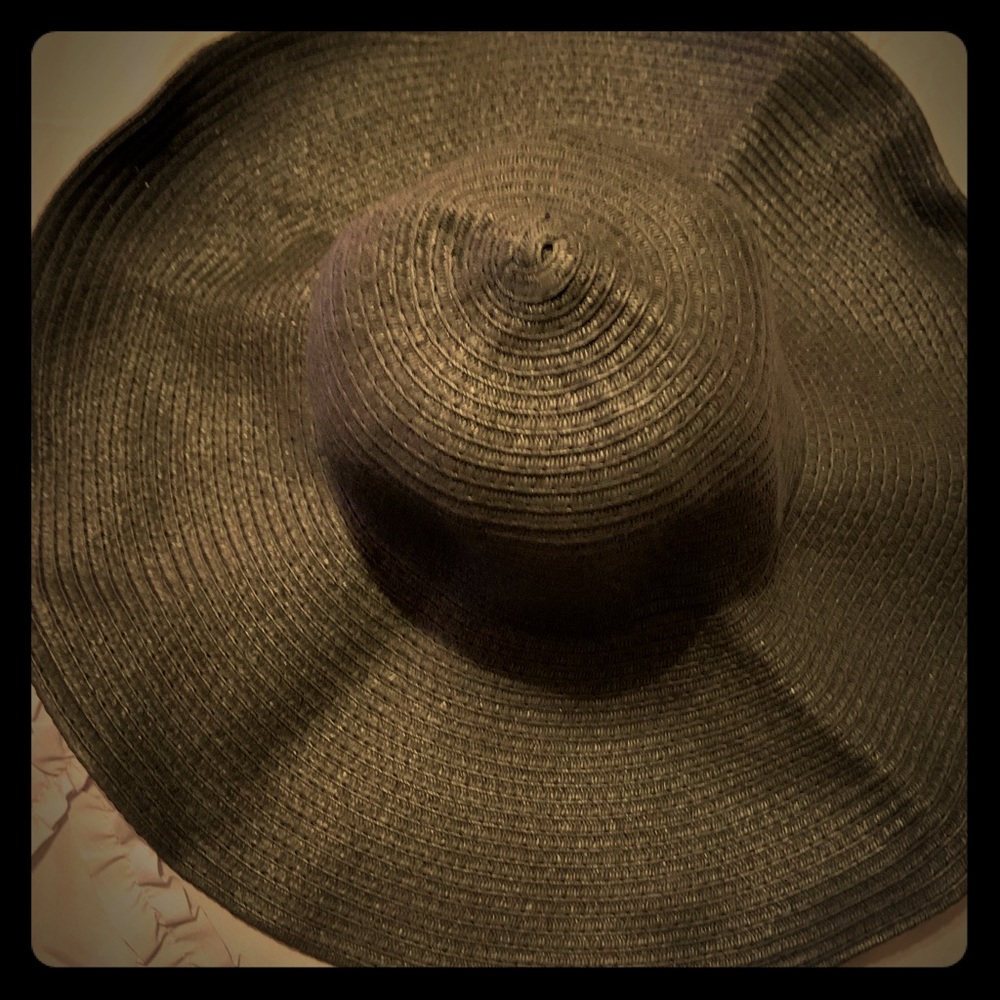 Big floppy hat